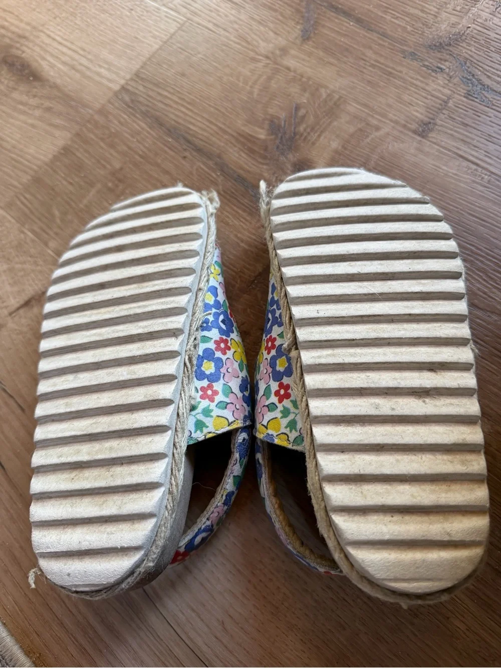 Mini Boden Kids Floral Buckle Sandals